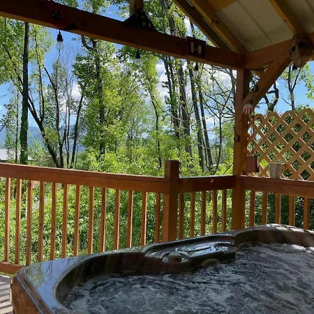 Take It Easy With Hot Tub And Community Pool Villa